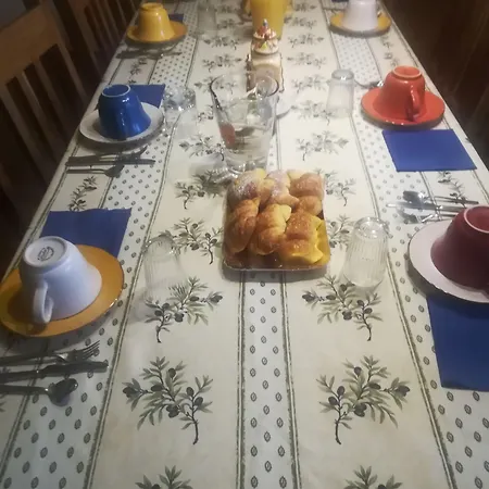 Alojamento de Acomodação e Pequeno-almoço Sacreterre E *